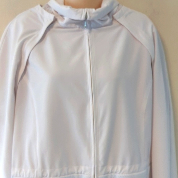 Chico’s Zenergy Golf Convertible Mesh Jacket - Picture 8 of 16